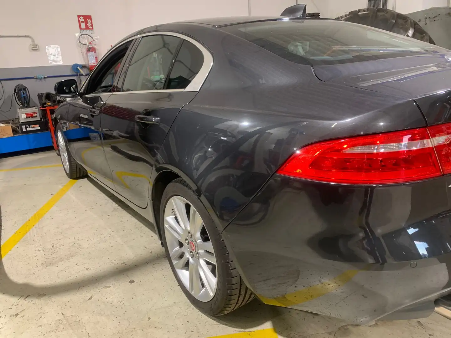 Jaguar XE XE 2.0d Prestige awd 180cv auto Grigio - 2