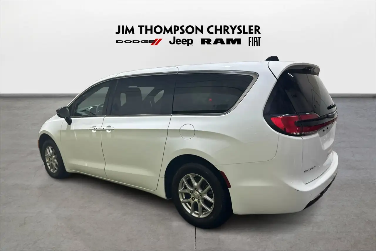 Chrysler Pacifica снимка Chrysler Pacifica