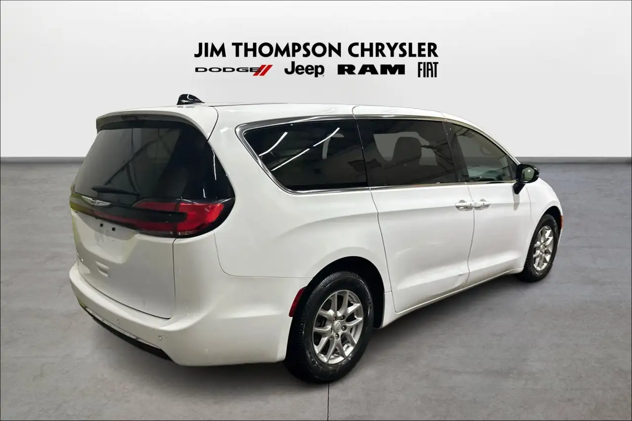 Chrysler Pacifica снимка Chrysler Pacifica