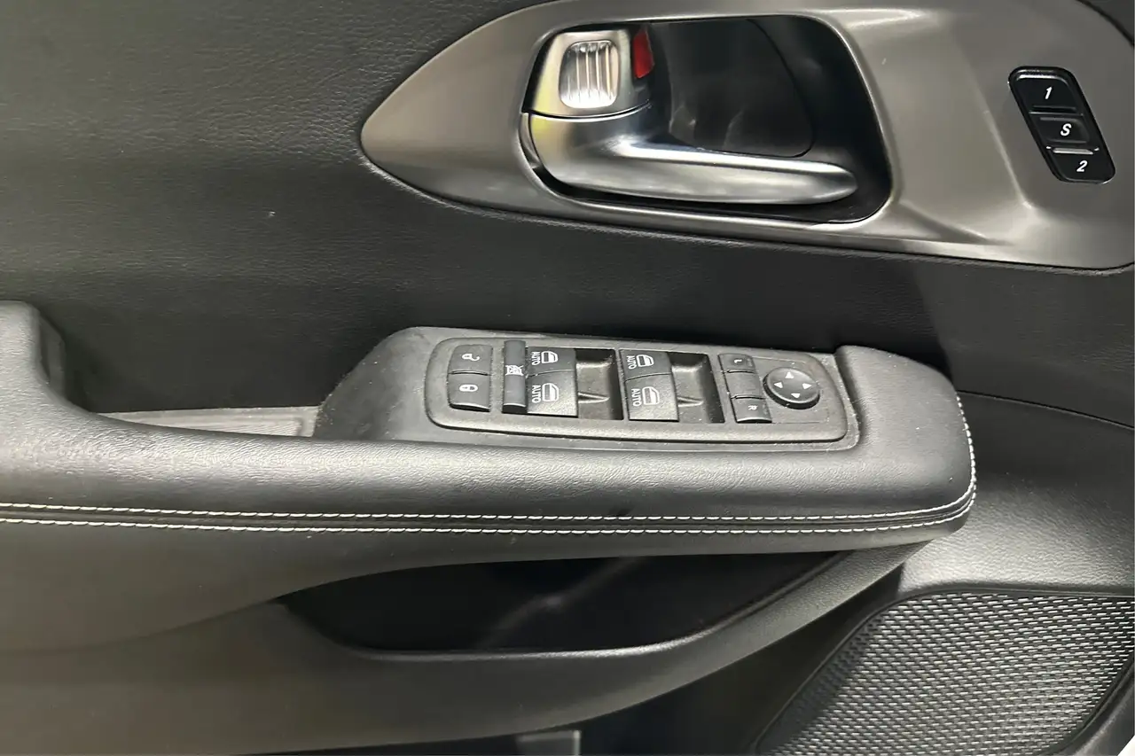Chrysler Pacifica снимка Chrysler Pacifica