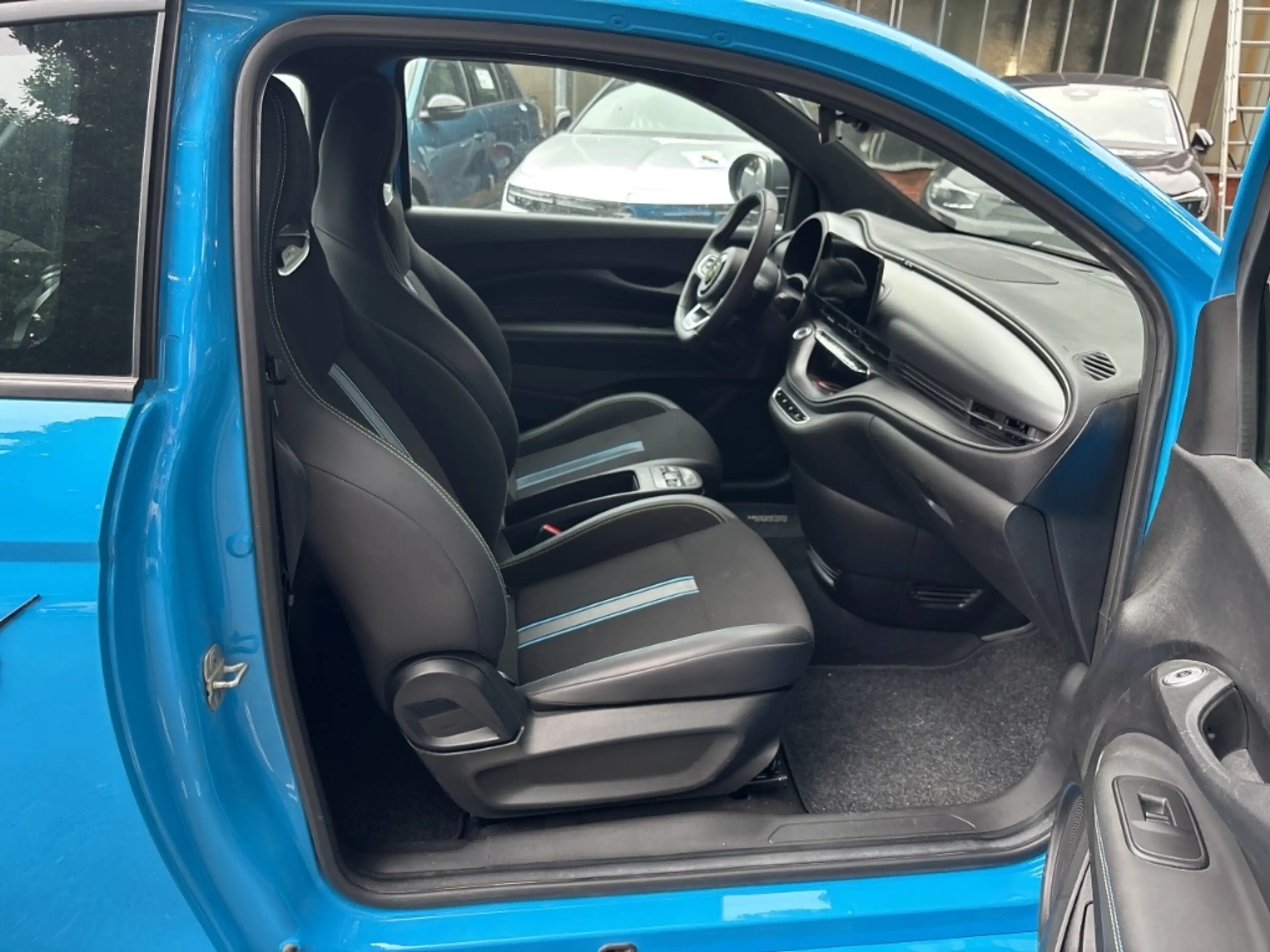 Abarth 500e Navi Leder LED Apple CarPlay Android Auto Klimaaut — photo 12