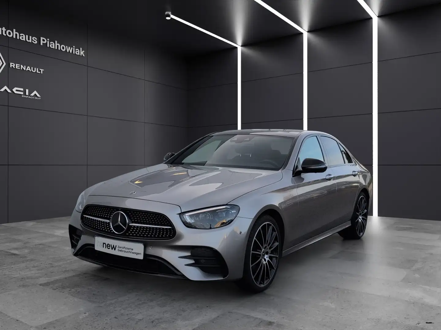Mercedes-Benz E 400 d AMG Line 4Matic  Panoramadach Rückfahrkamera Nav Grau - 1