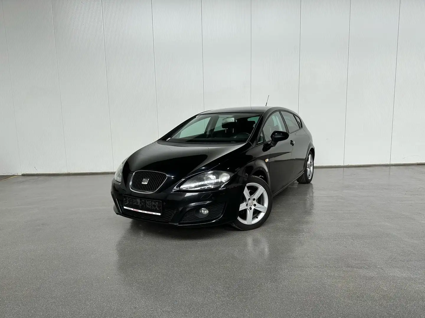 SEAT Leon Sport 140ps BI-Xenon, NAVI/PDC/17ZollAlufelgen Schwarz - 2