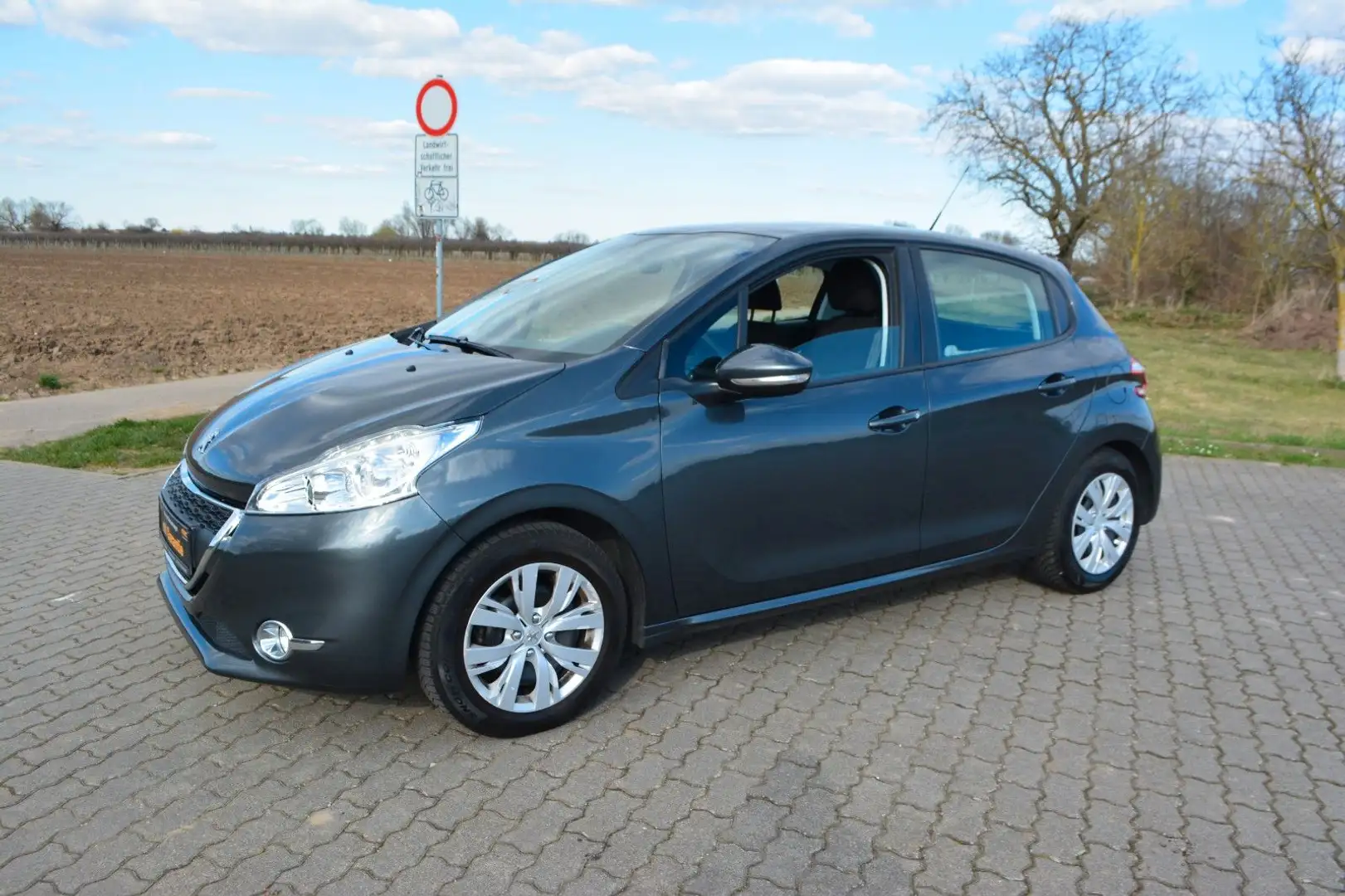 Peugeot 208 Active 1.2 VTi Grau - 1