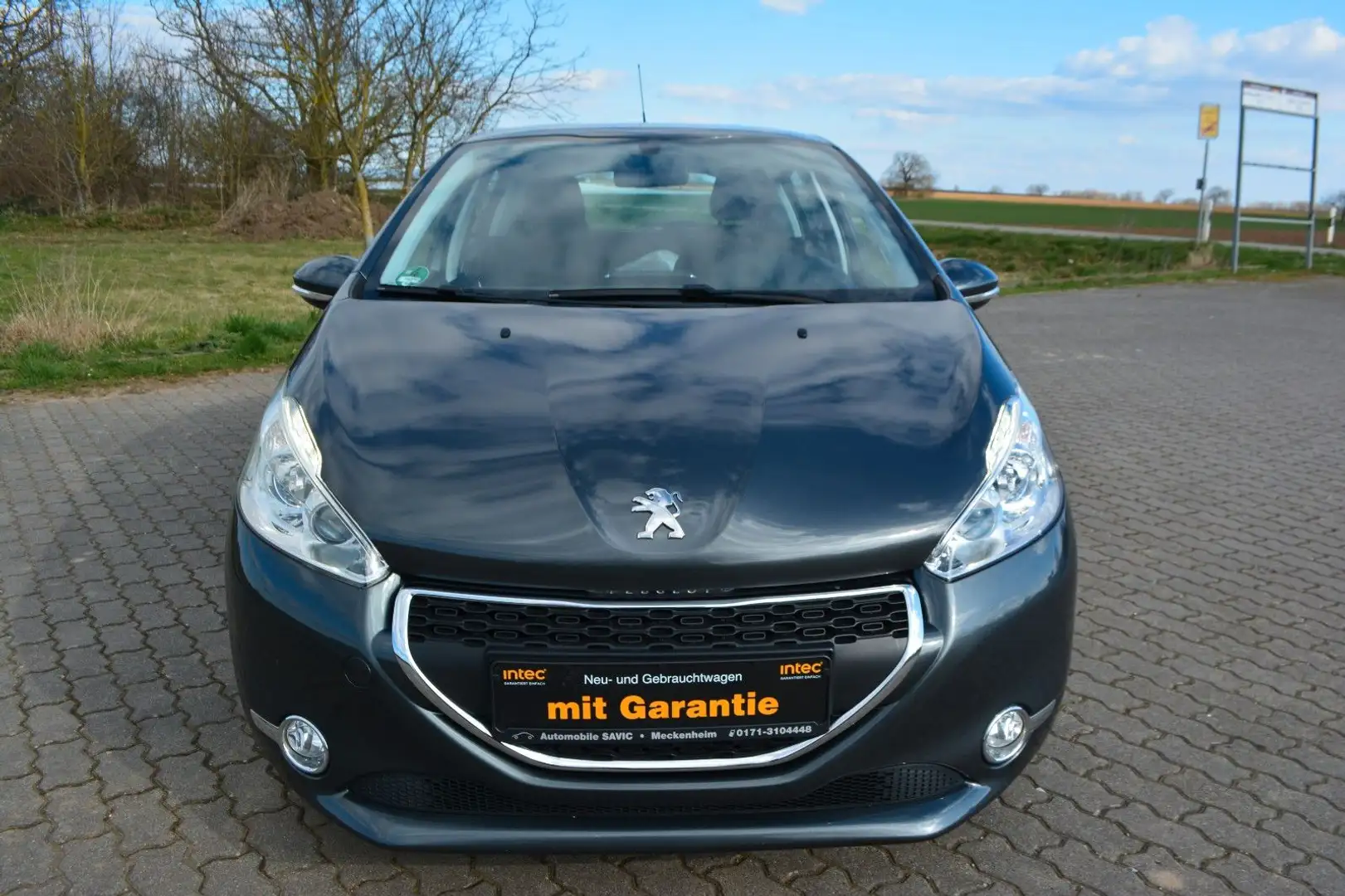 Peugeot 208 Active 1.2 VTi Grau - 2