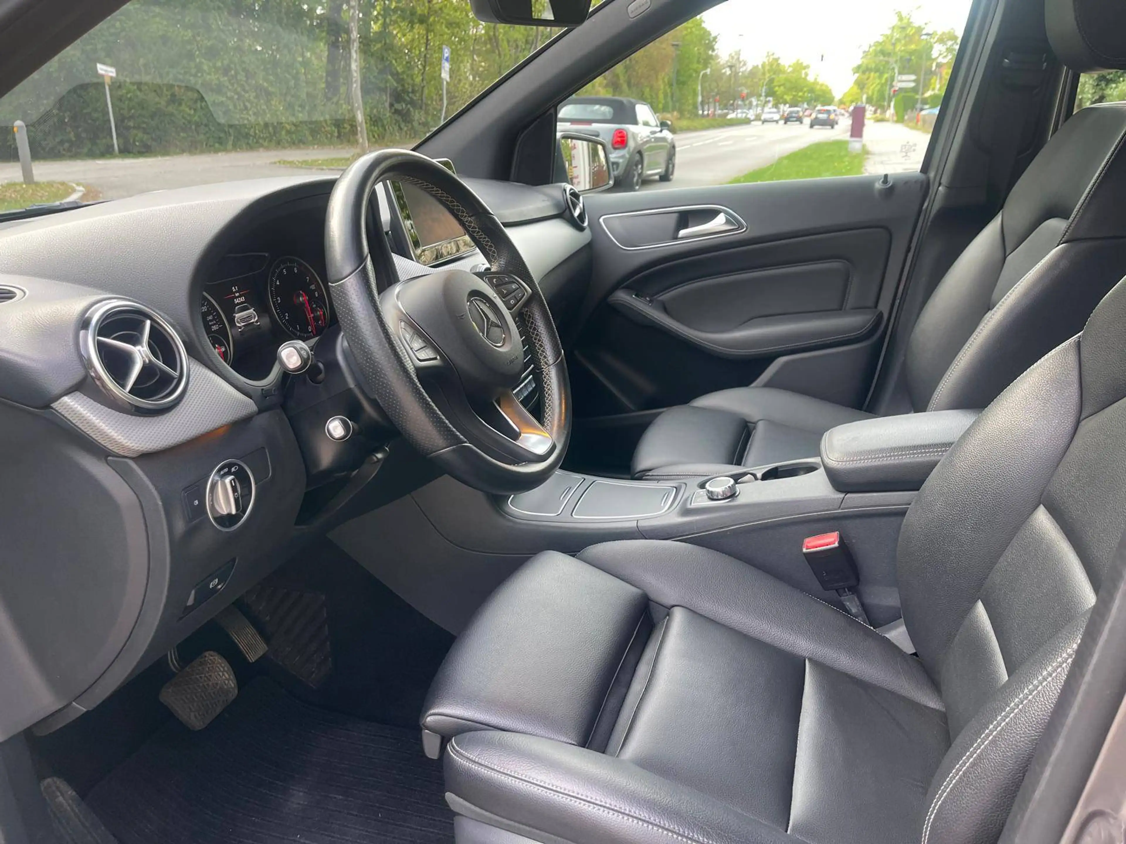 Mercedes-Benz B 180 B 180 Urban Style Edition — photo 9