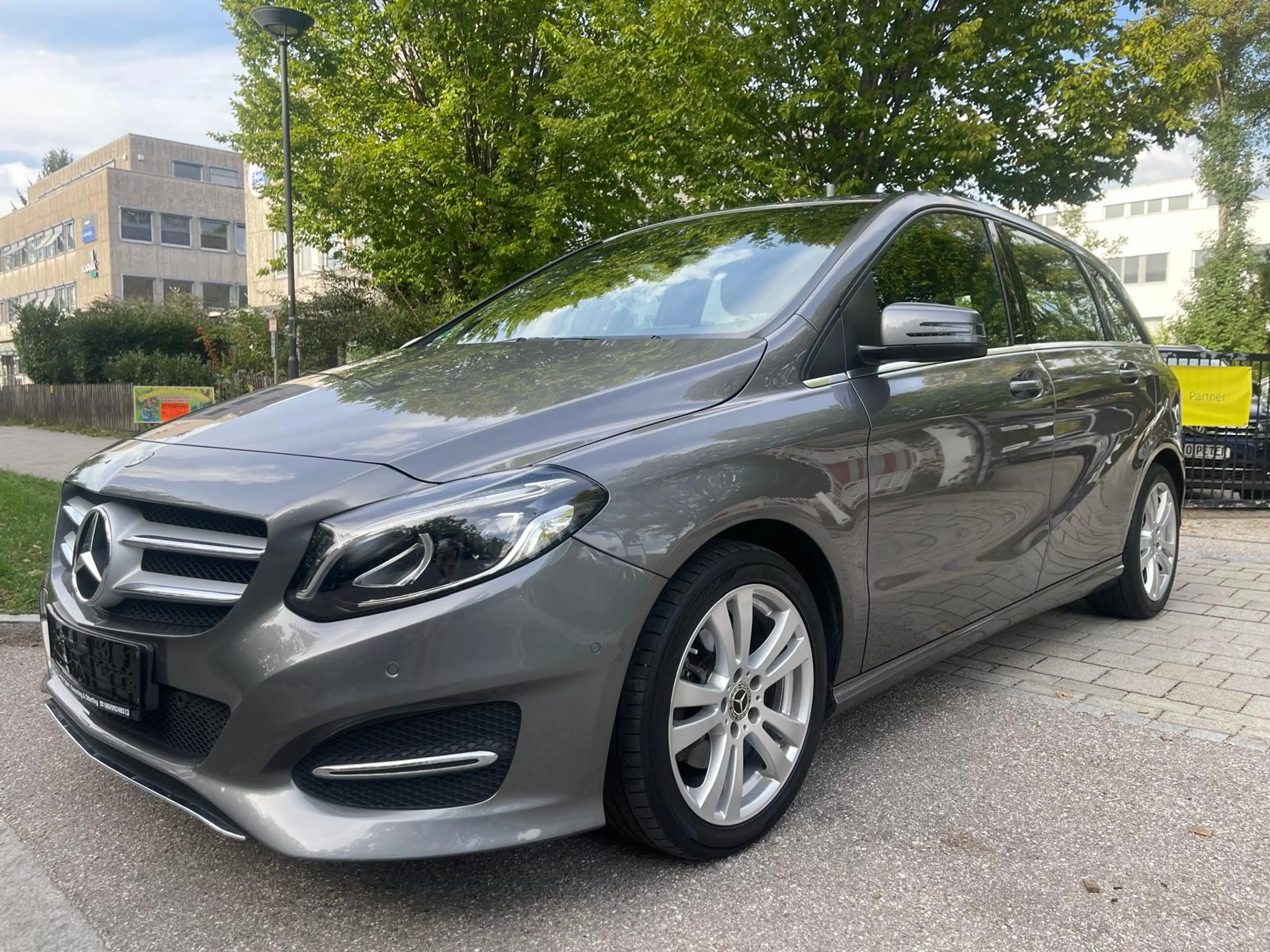Mercedes-Benz B 180 B 180 Urban Style Edition — photo 2