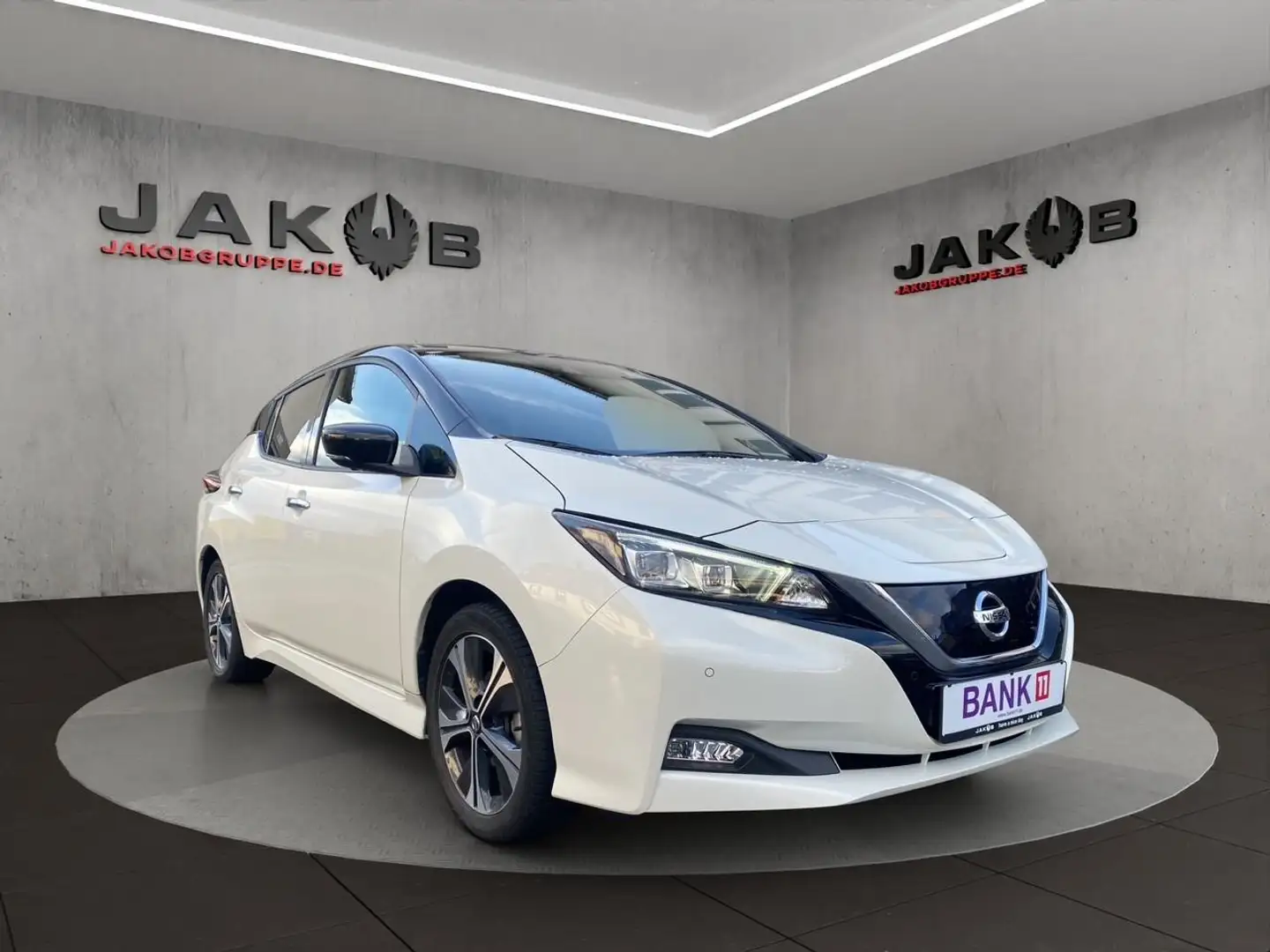 Nissan Leaf TEKNA 40kWh Batterie +LED+WINTERPAKET 110 kW (1... Weiß - 2