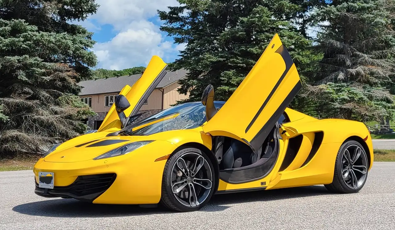 2013 McLaren MP4-12C