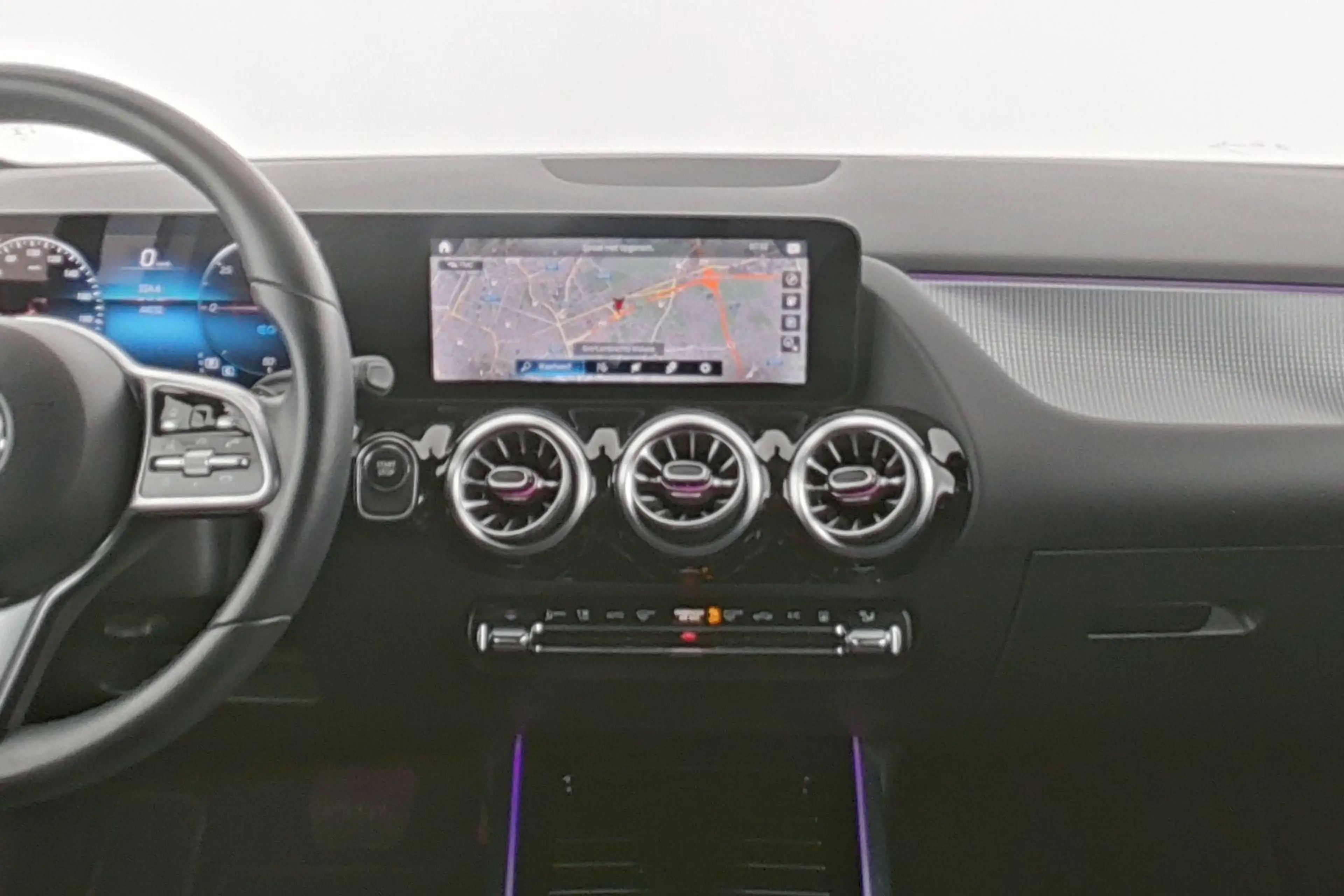 Mercedes-Benz EQA 250 Progressive — photo 15