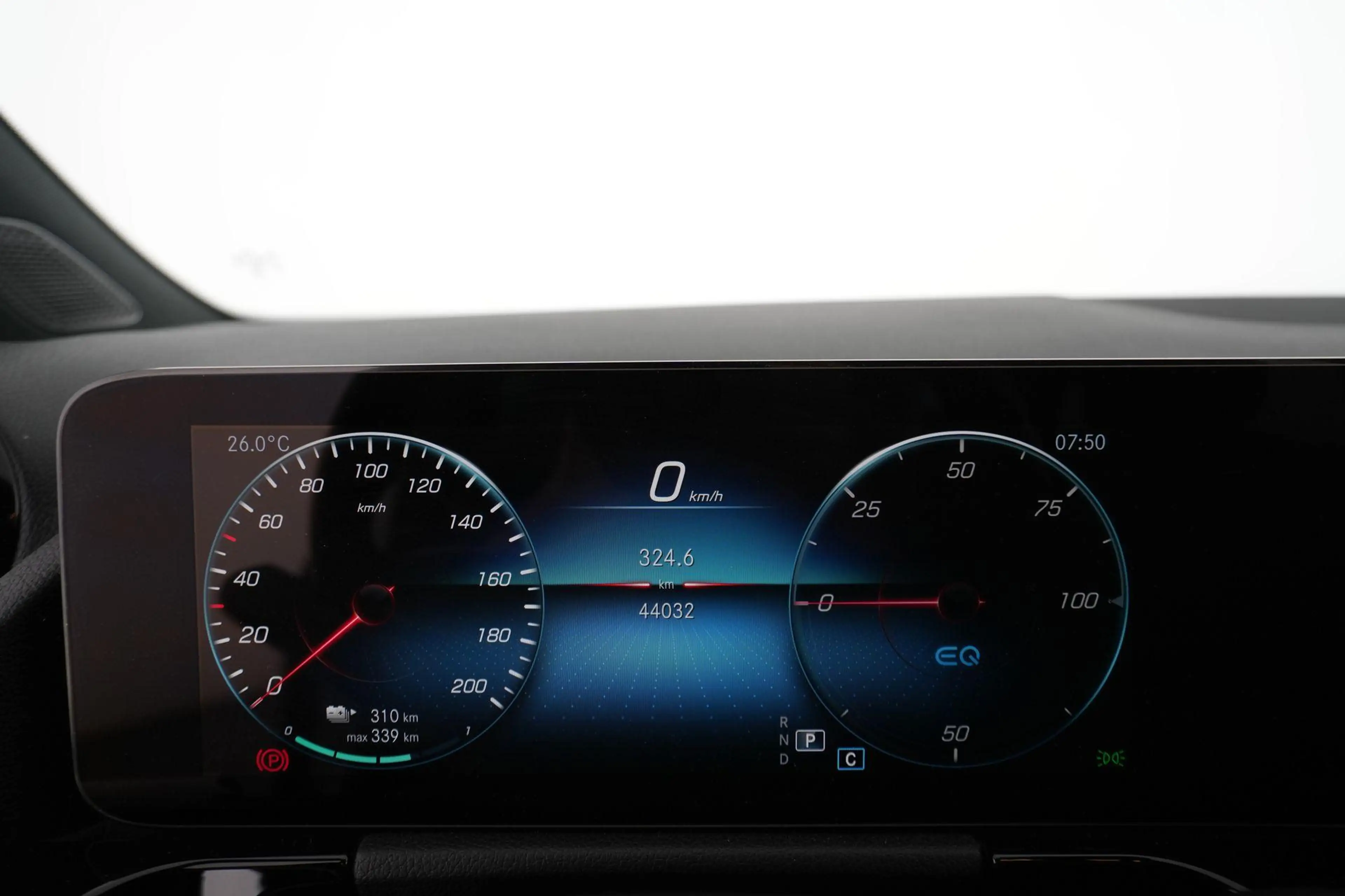 Mercedes-Benz EQA 250 Progressive — photo 14