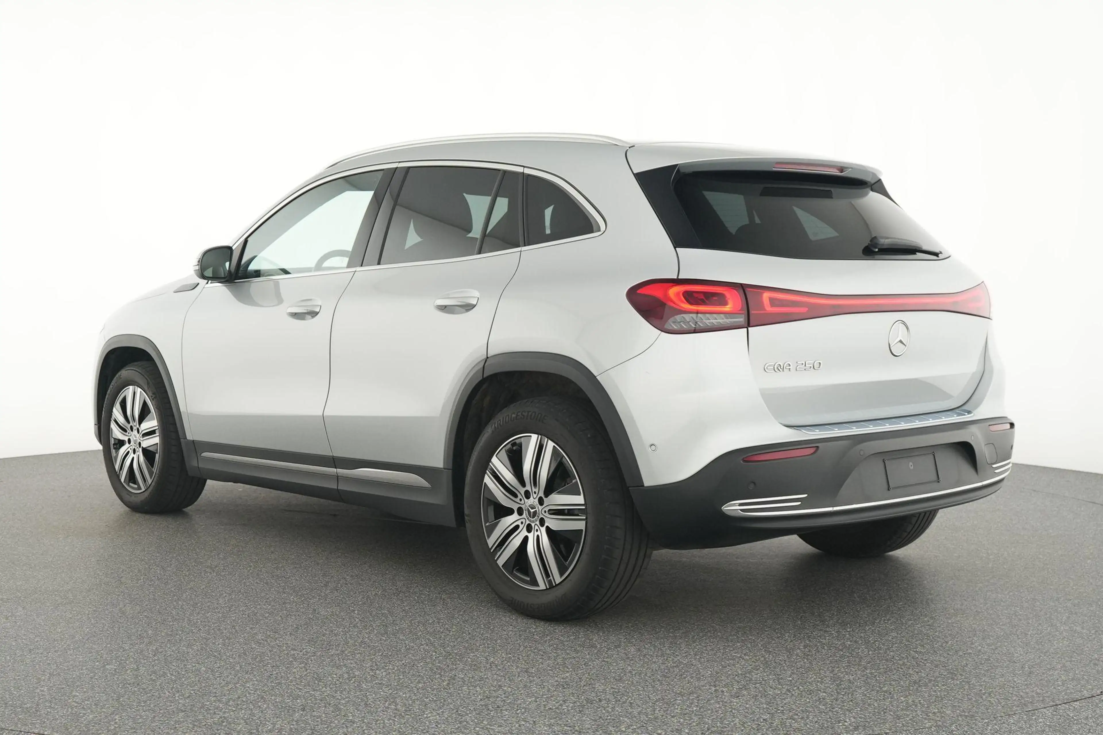 Mercedes-Benz EQA 250 Progressive — photo 3