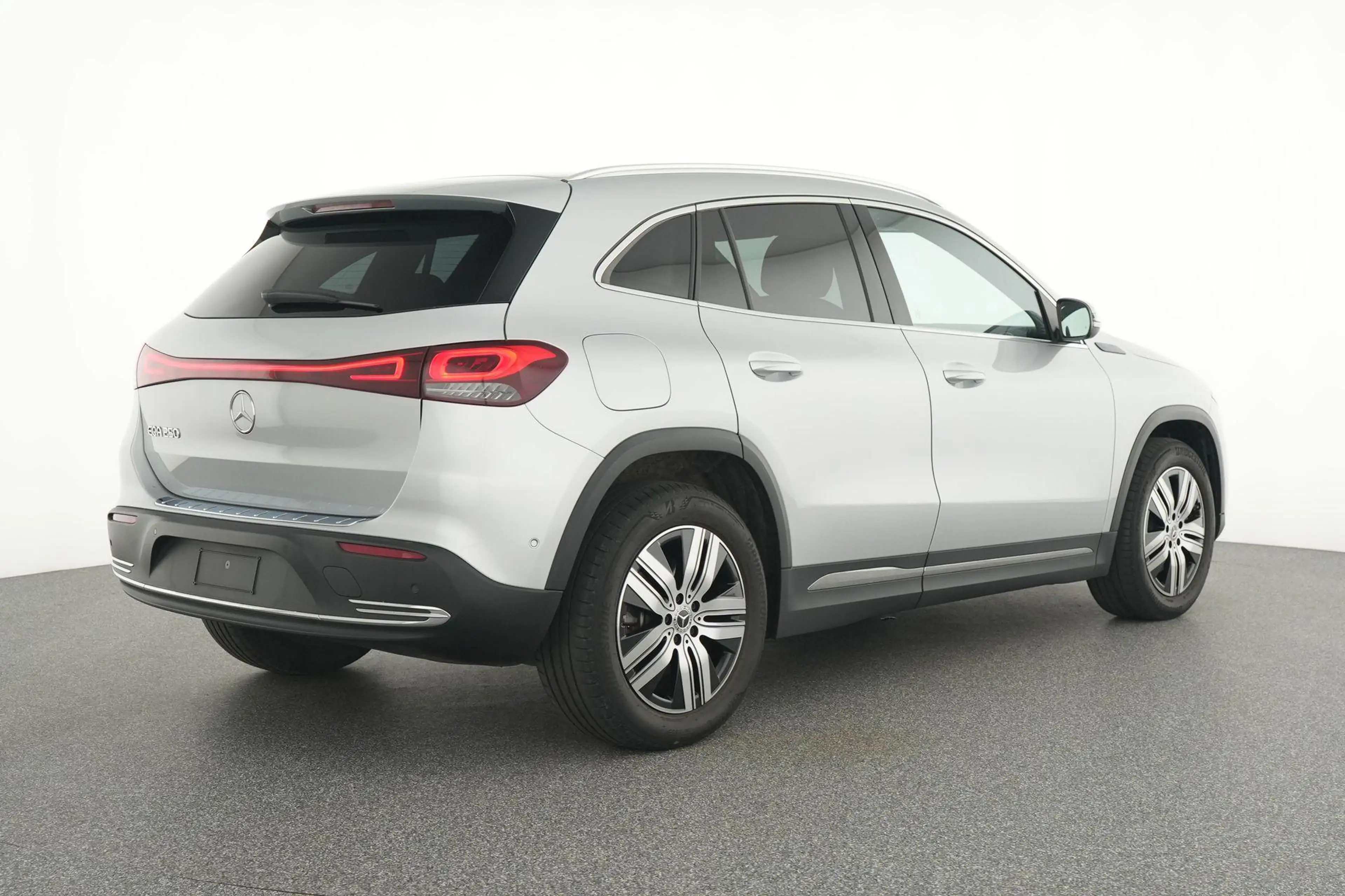 Mercedes-Benz EQA 250 Progressive — photo 4