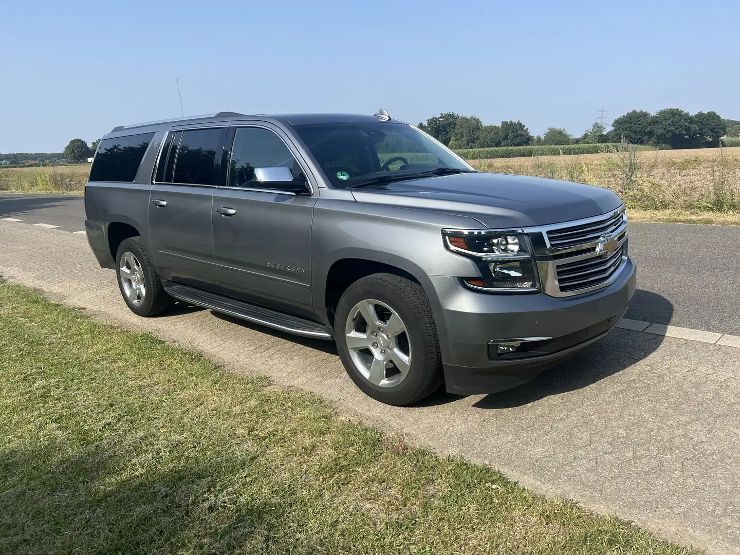 Chevrolet Suburban 4WD Premier Magnetic Ride Серый - 1
