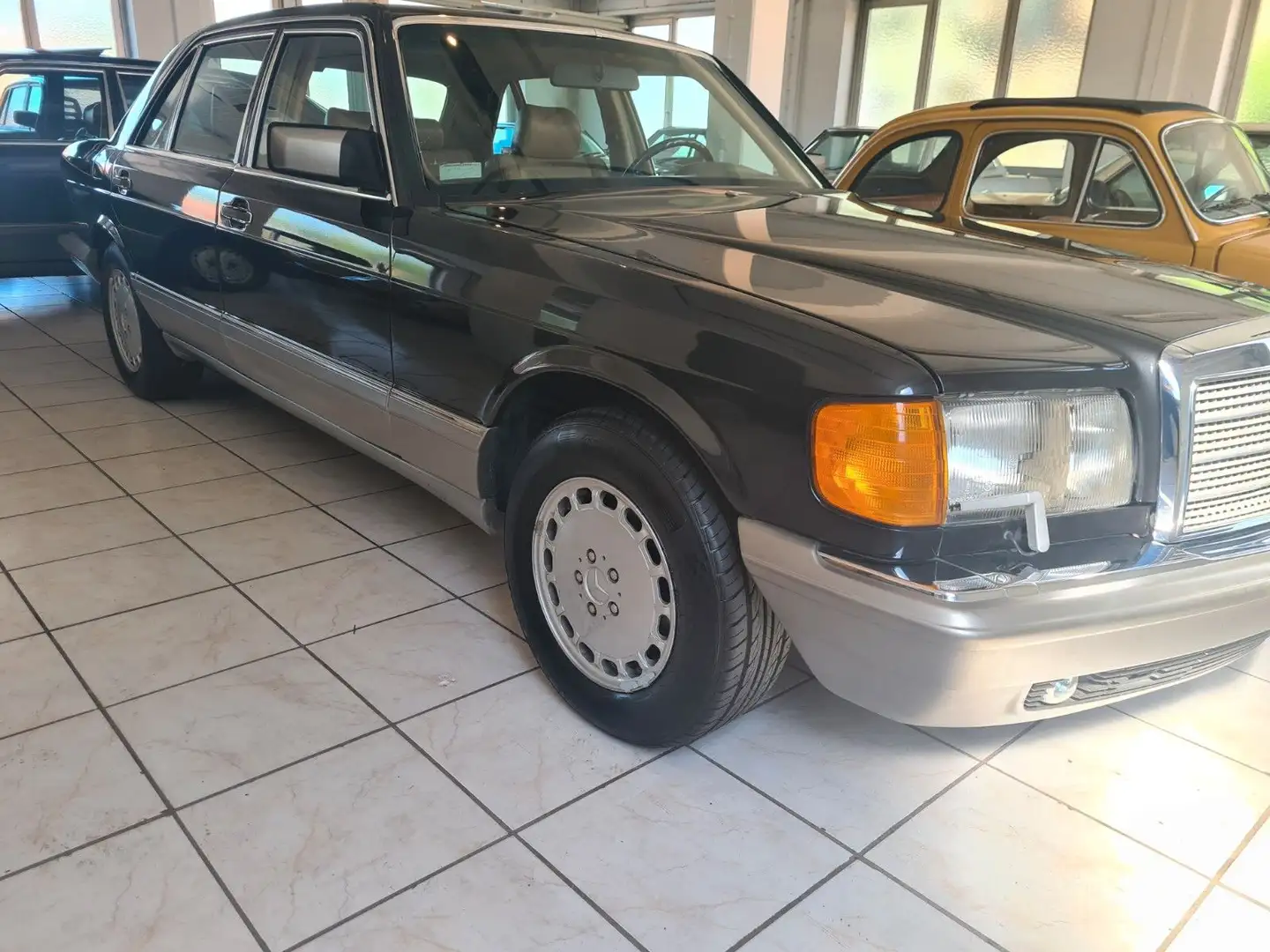 Mercedes-Benz 560 SEL Schwarz - 1
