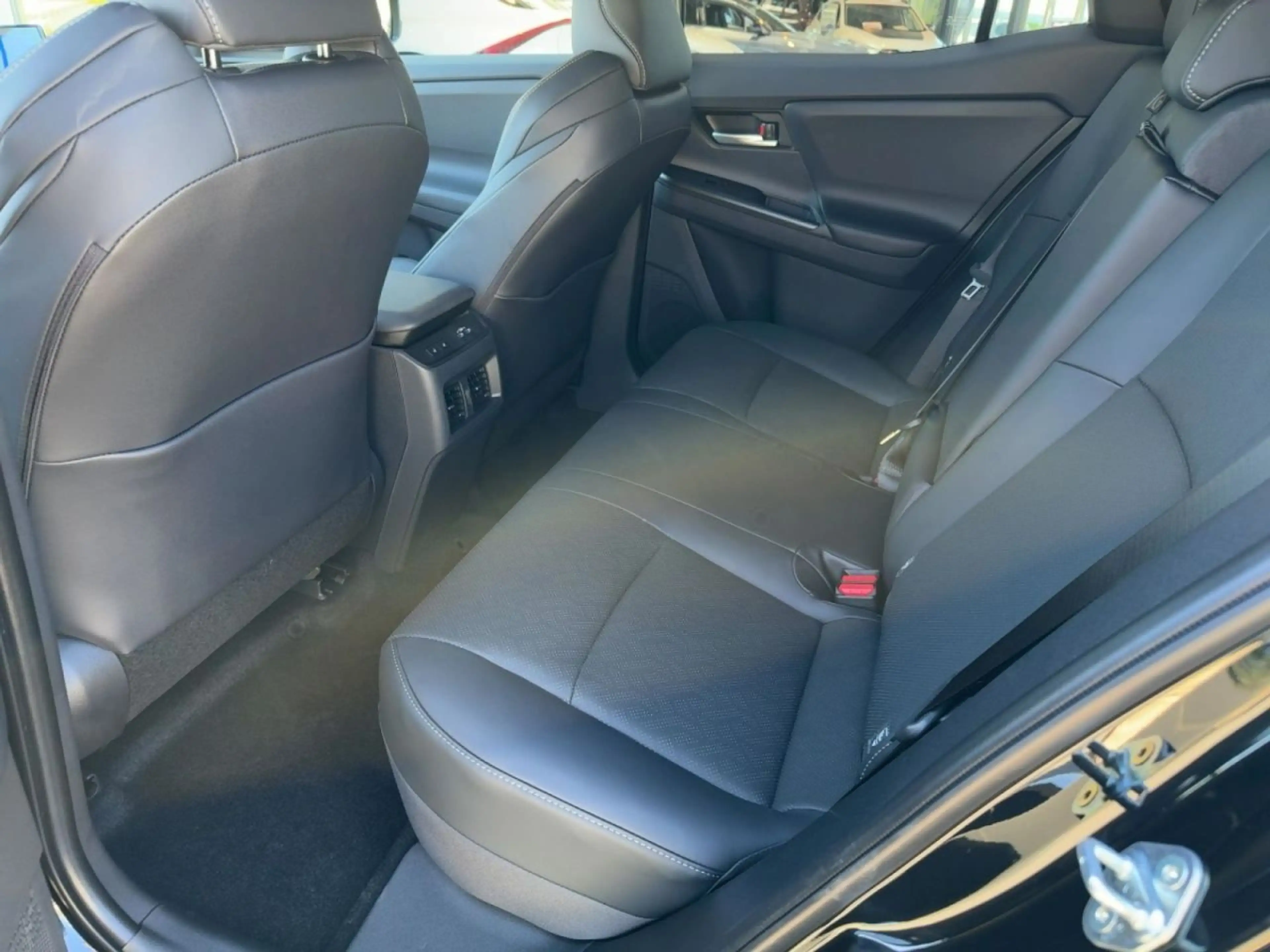 Subaru Uncharted 77 FWD Active — photo 10
