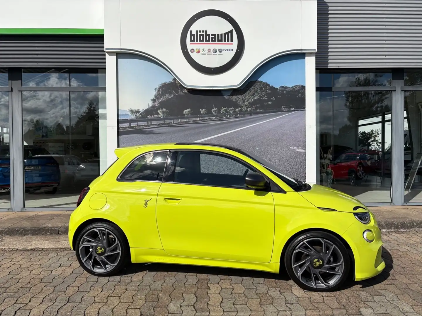 Abarth 500 e Scorpionissima Navi Pano Temp JBL RFK  uvm Jaune - 1