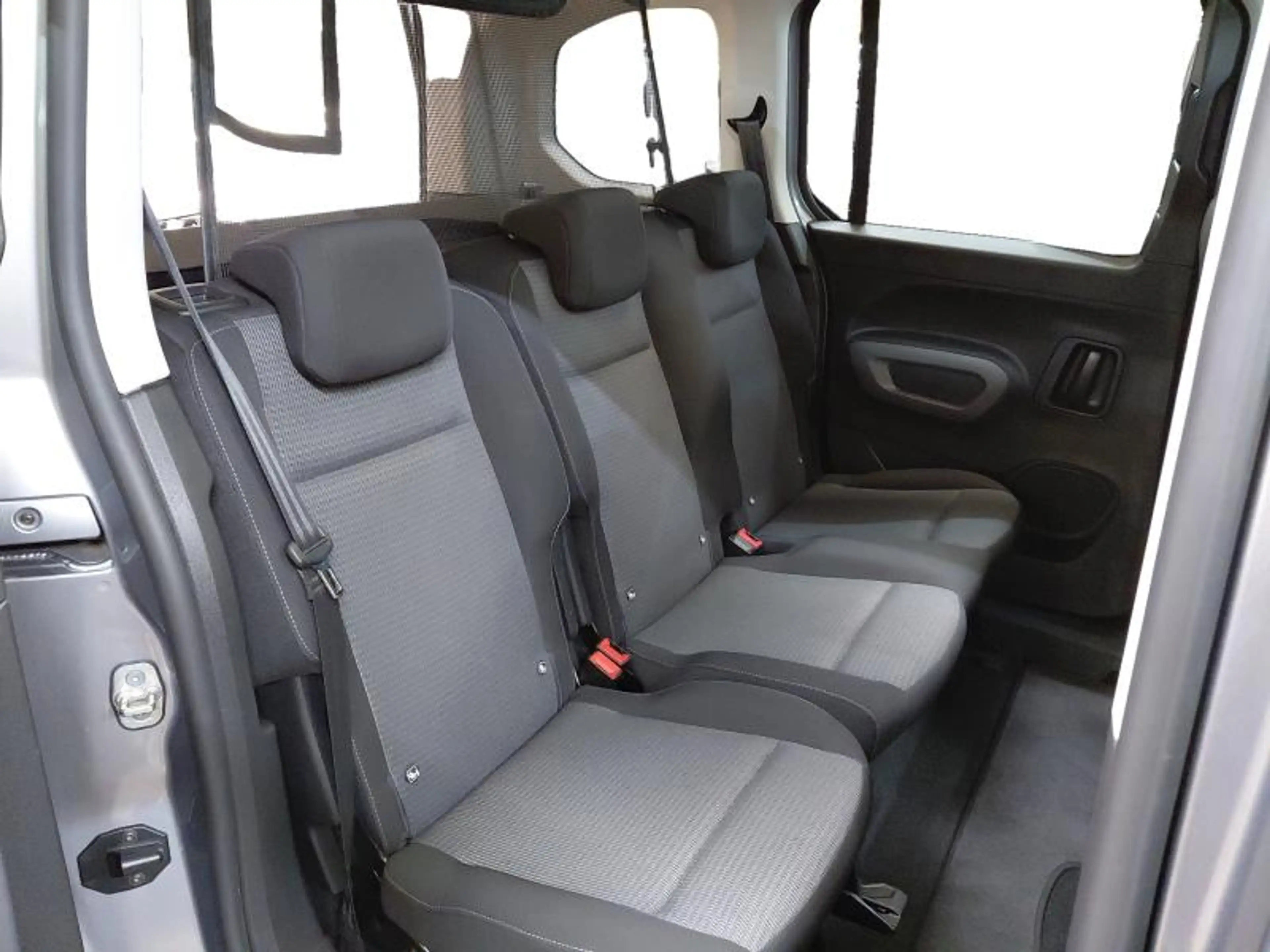 Toyota Verso CITY VERSO MPV — photo 18