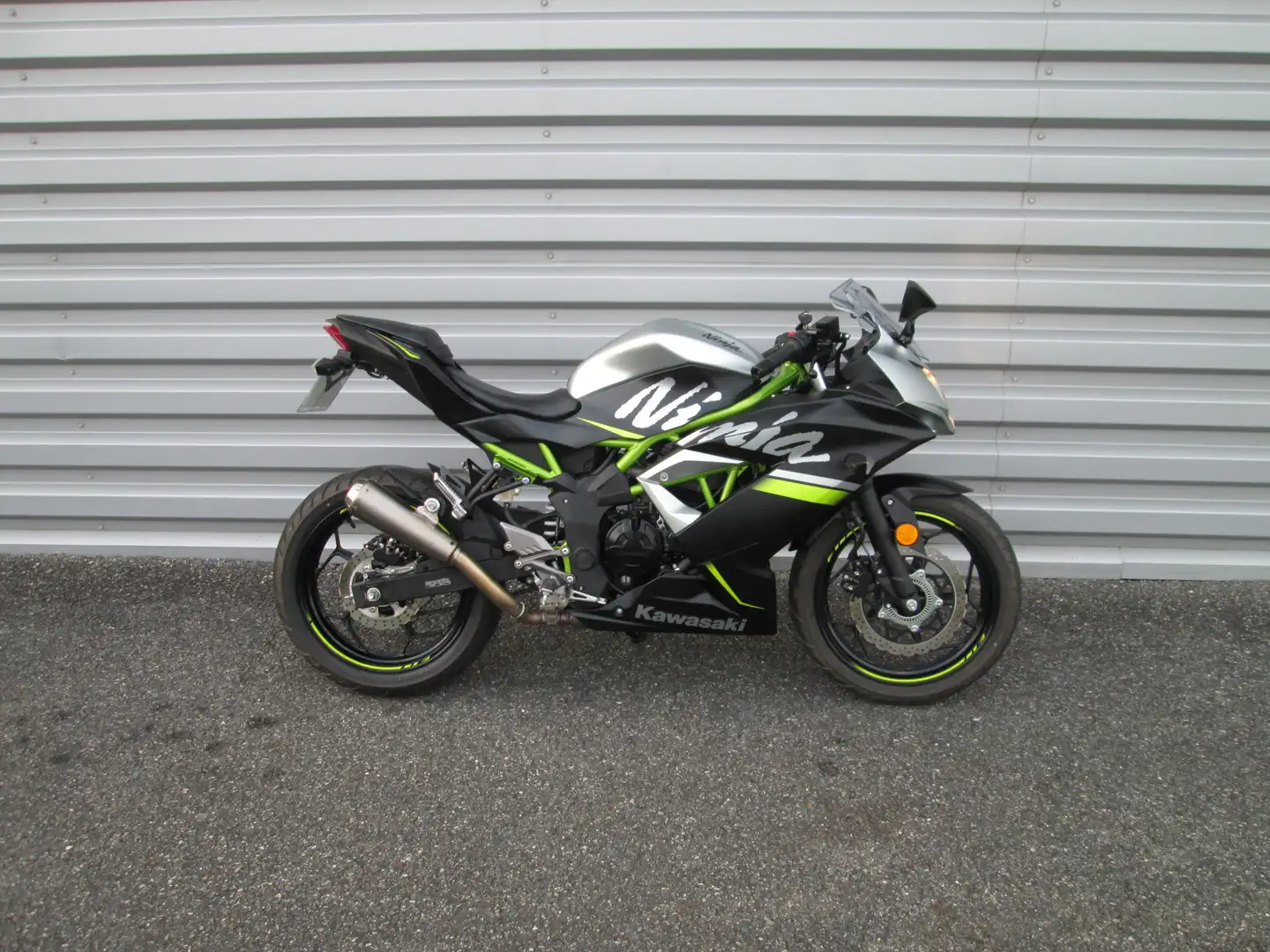 Kawasaki Ninja 125 Šedá - 2
