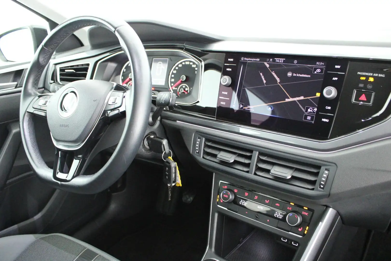 Volkswagen Polo 1.0 TSI 95pk Highline Navigatie Stoelverwarming Pa Negro - 2