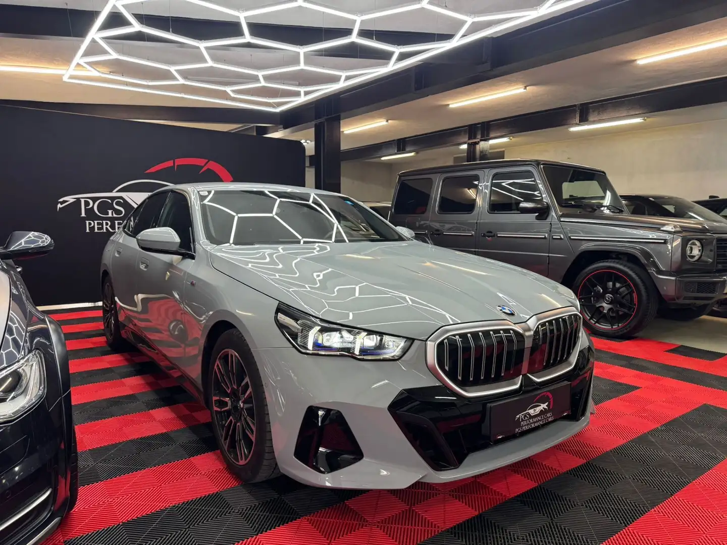 BMW 520 520i Aut. M Performance Grau - 2