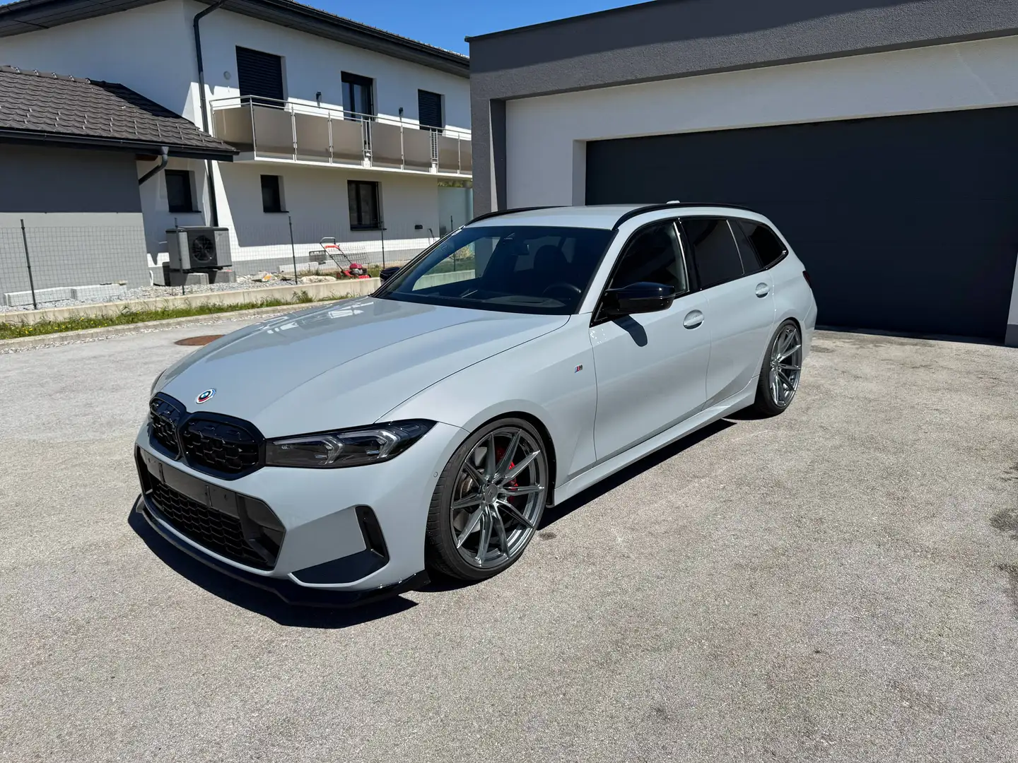 BMW 340 M340i 48 V xDrive Touring Aut. Grau - 2