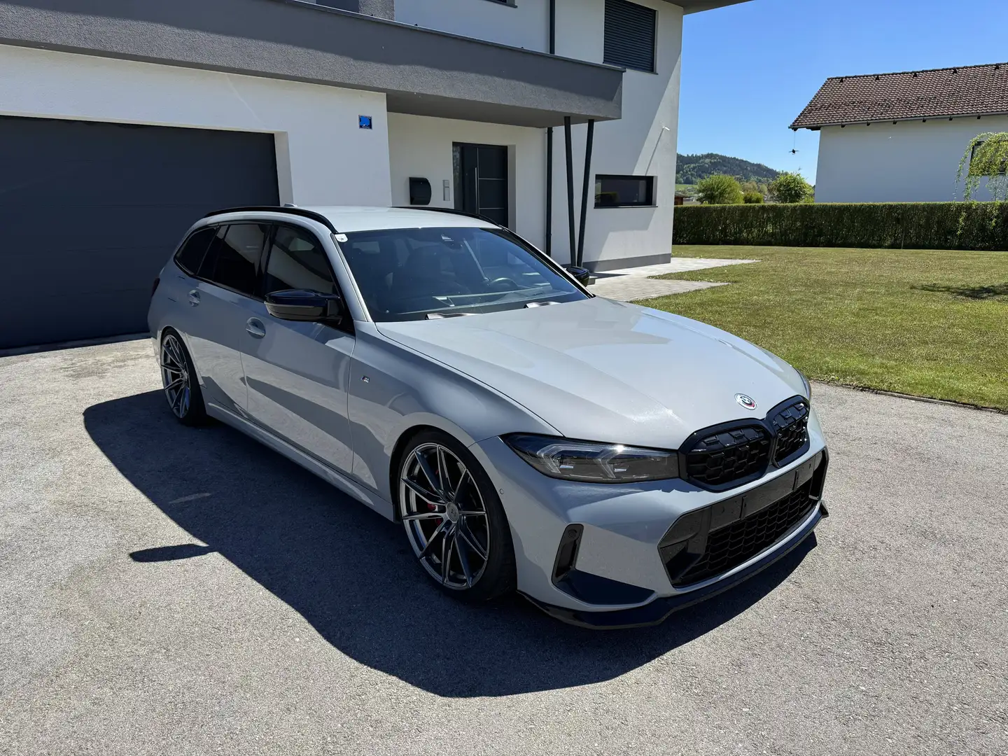BMW 340 M340i 48 V xDrive Touring Aut. Grau - 1