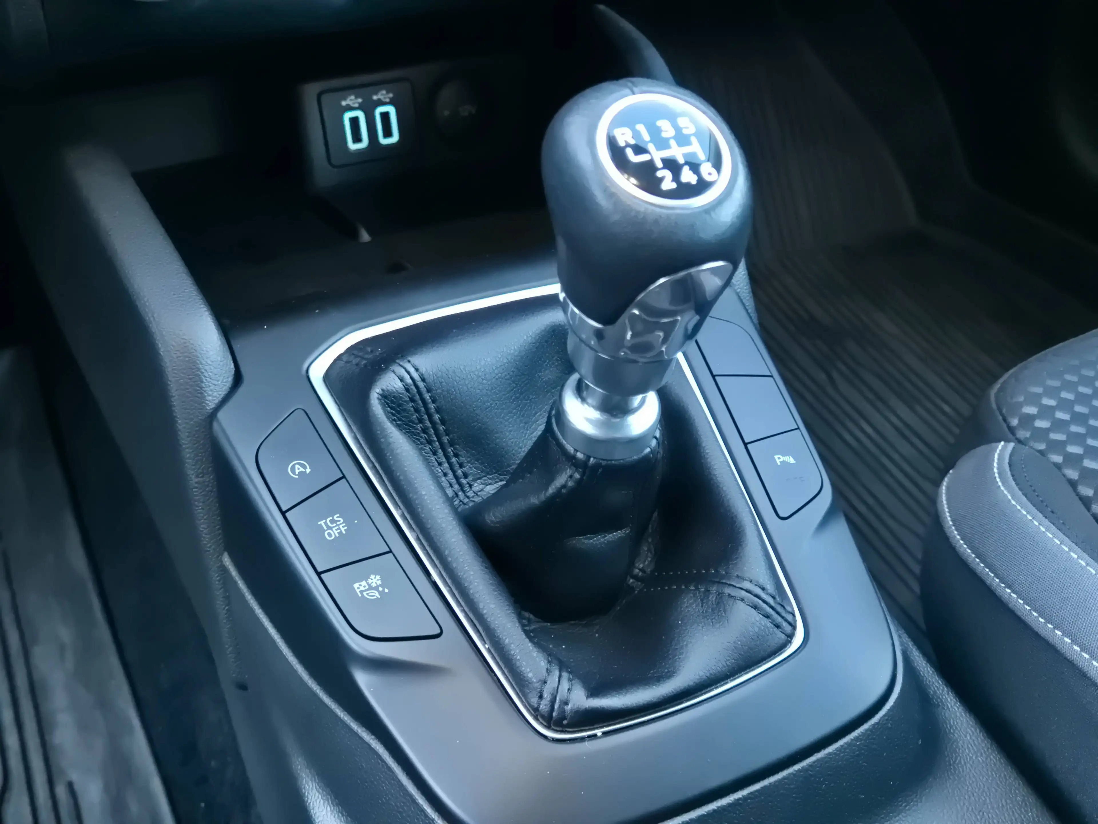 Ford Focus Cool & Connect LED Sitzhzg Lenkradhzg Carplay — photo 10