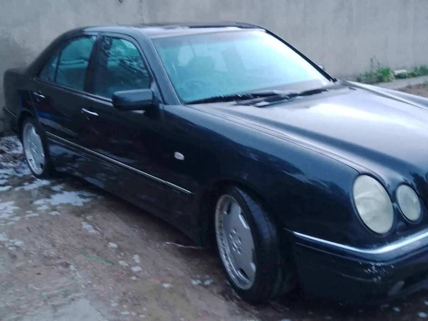 Mercedes-Benz E 36 AMG Schwarz - 1