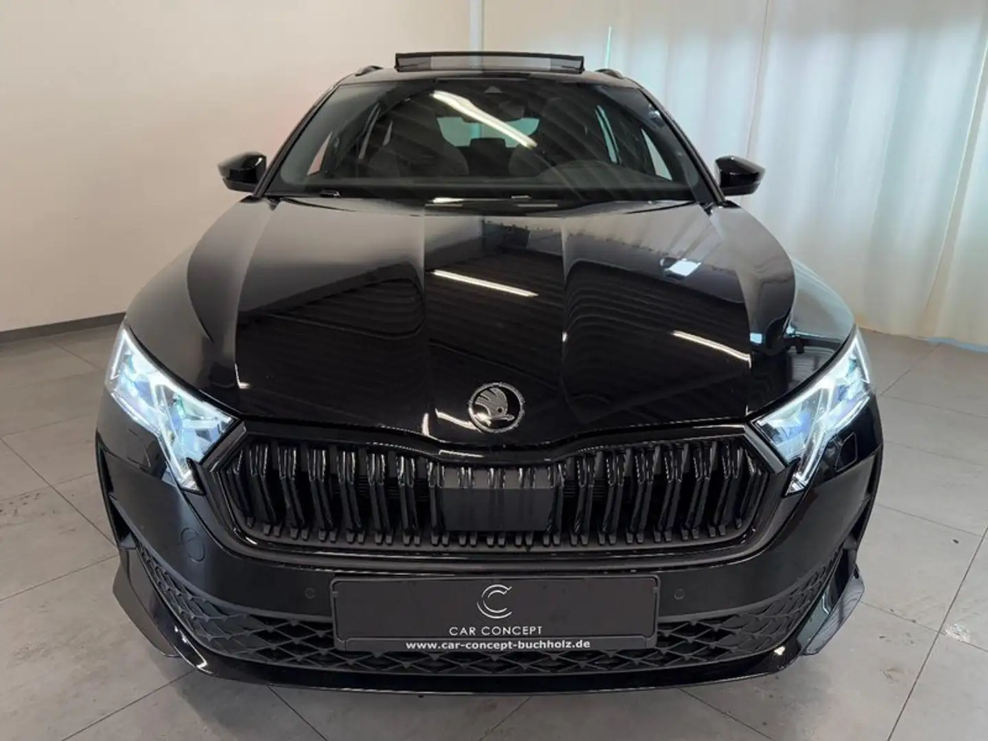 Skoda Octavia Combi 2.0 TDI DSG Sportline PANO AHK 18" Schwarz - 2