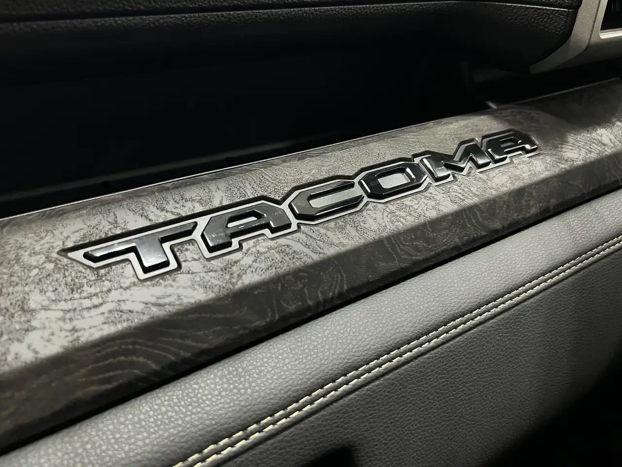 Toyota Tacoma снимка Toyota Tacoma