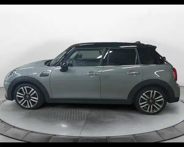 Mini Hatch view 9
