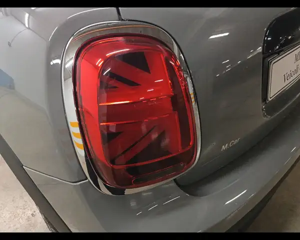 Mini Hatch view 12