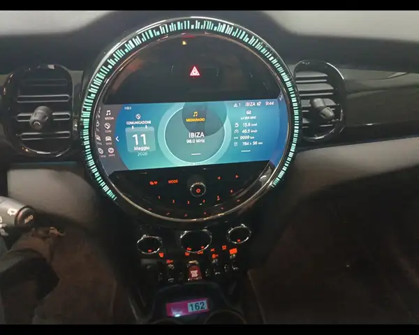 Mini Hatch view 15