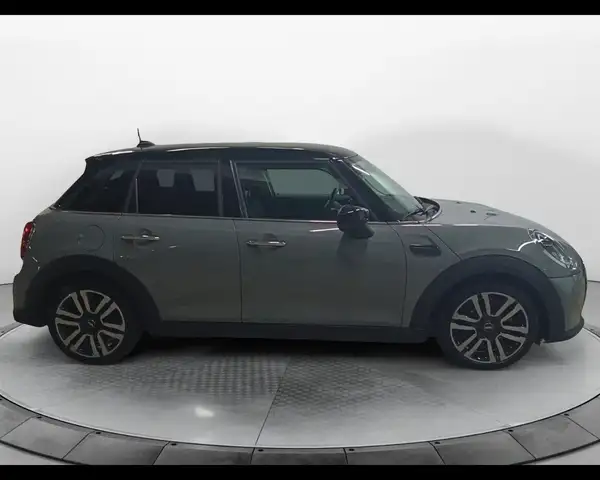 Mini Hatch view 5