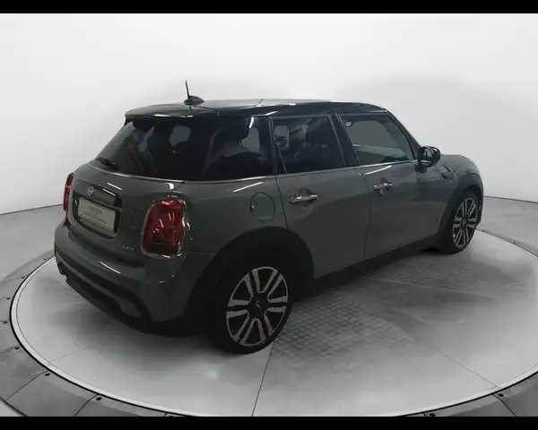 Mini Hatch view 6
