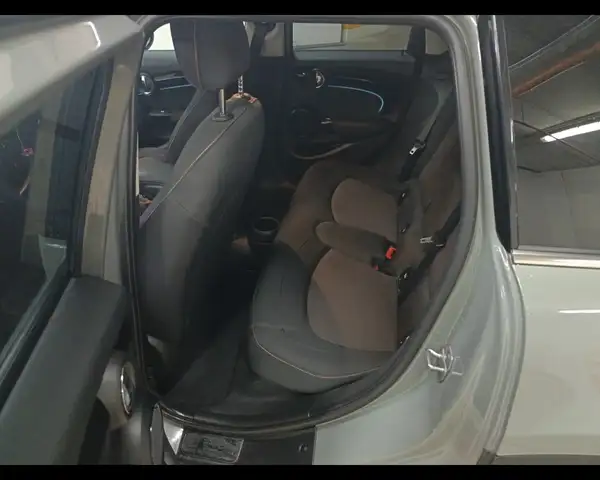 Mini Hatch view 22