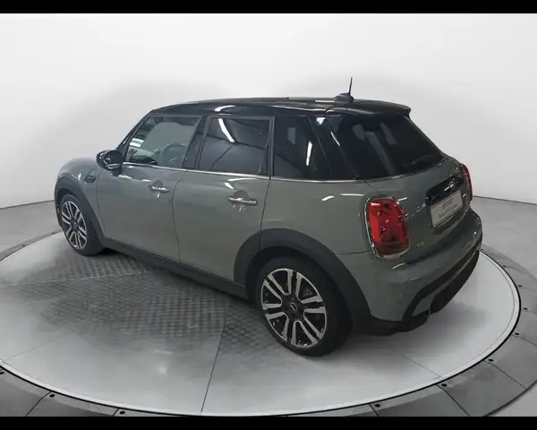 Mini Hatch view 8
