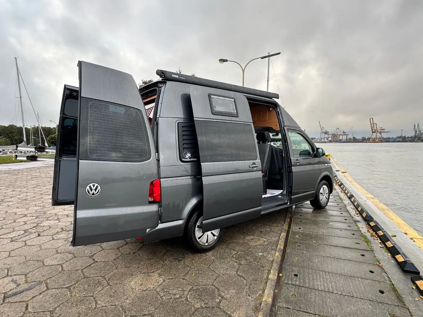 Volkswagen T6.1Wohnmobil Vollausbau HOCHDACH Langer Radsta Grau - 1