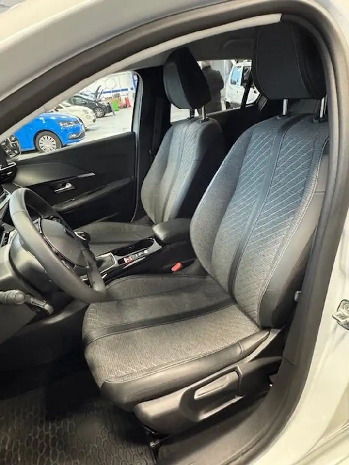 Peugeot 208 208 II 2023 1.2 puretech Allure s 10