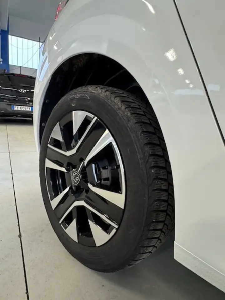 Peugeot 208 208 II 2023 1.2 puretech Allure s 18