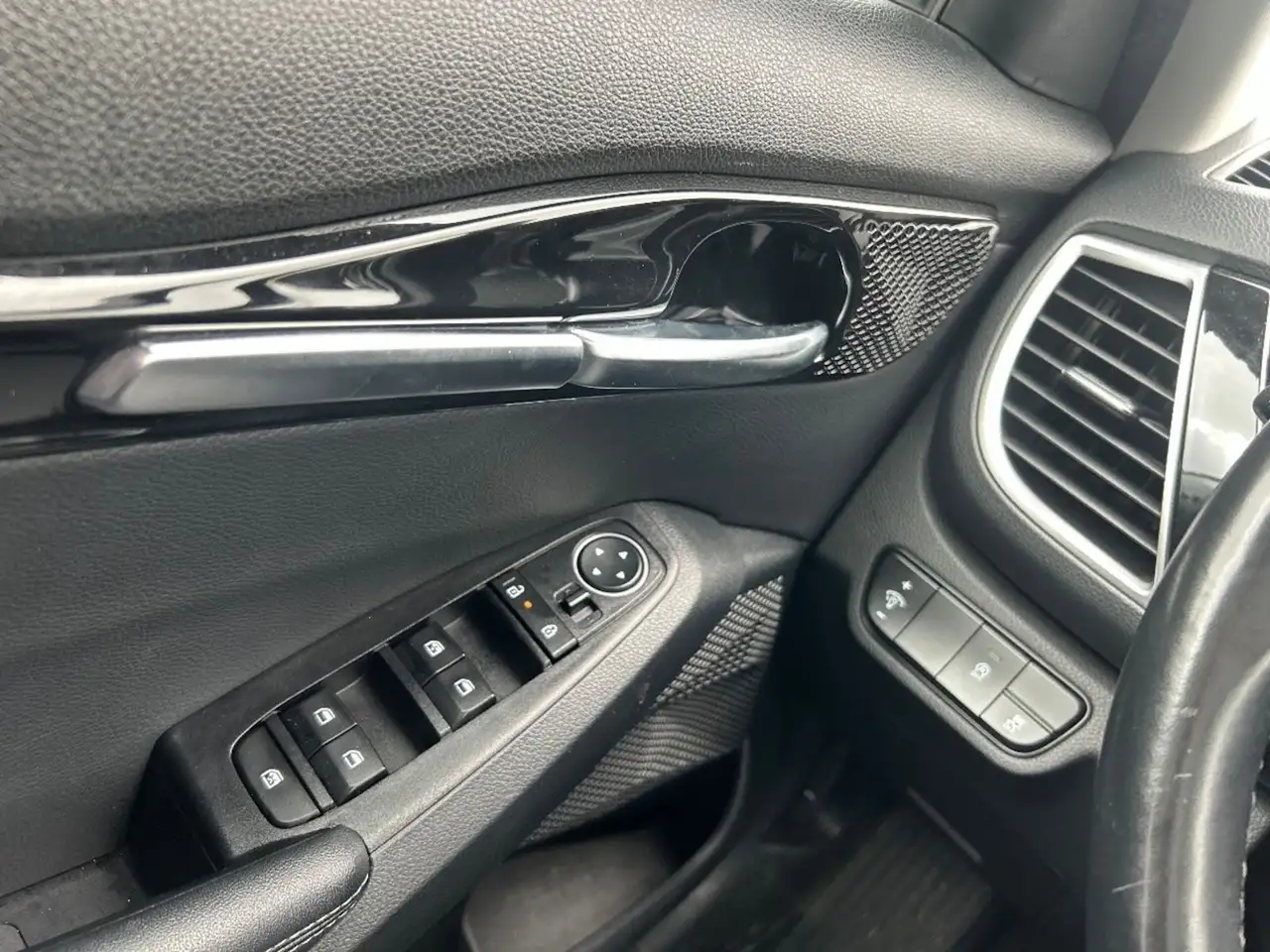 Kia Seltos снимка Kia Seltos