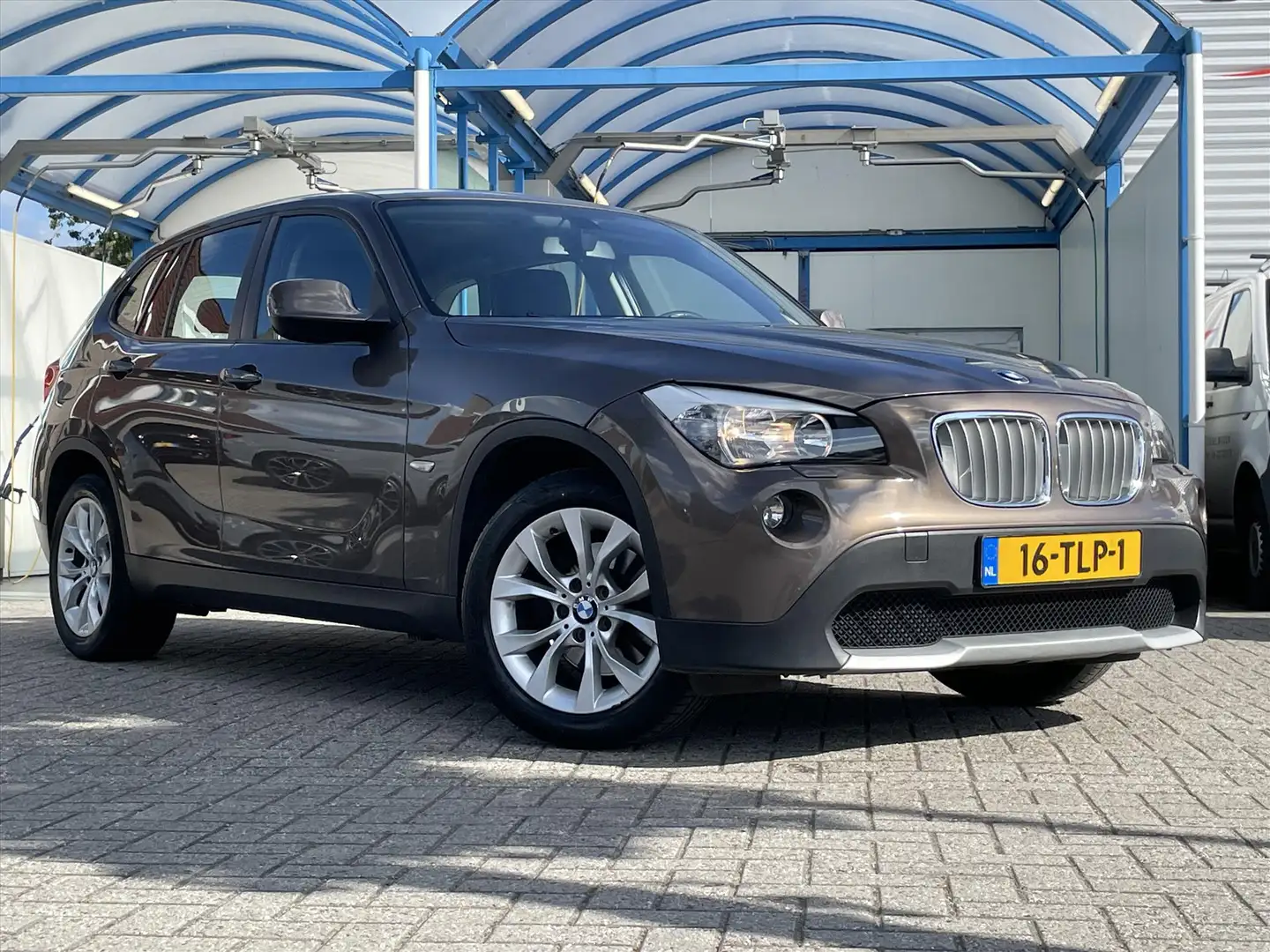 BMW X1 Sdrive18I Executive / Trekhaak / Clima / Lichtmeta Bruin - 2