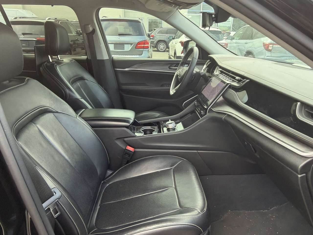 used 2022 Jeep Grand Cherokee car, priced at $32,999
