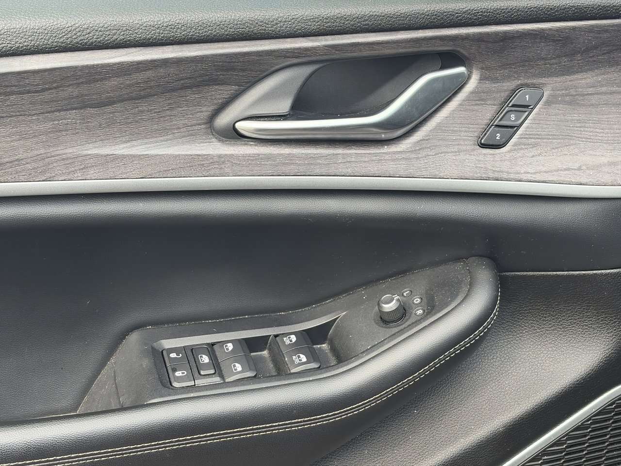 used 2022 Jeep Grand Cherokee car, priced at $32,999