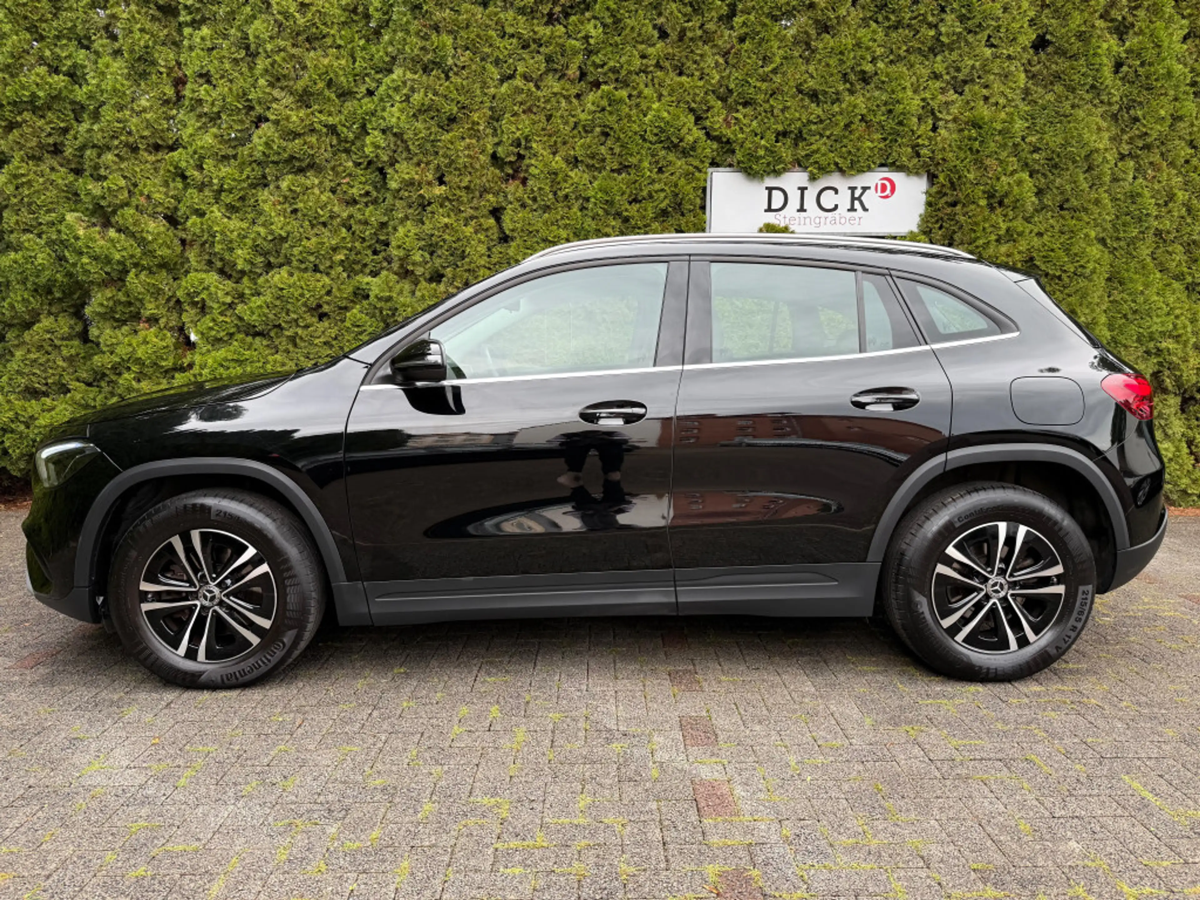 Mercedes-Benz GLA 180 7G LED+MBUX+VIRT+SHZ+KAM+T-LEDER+NAV+DAB — photo 4