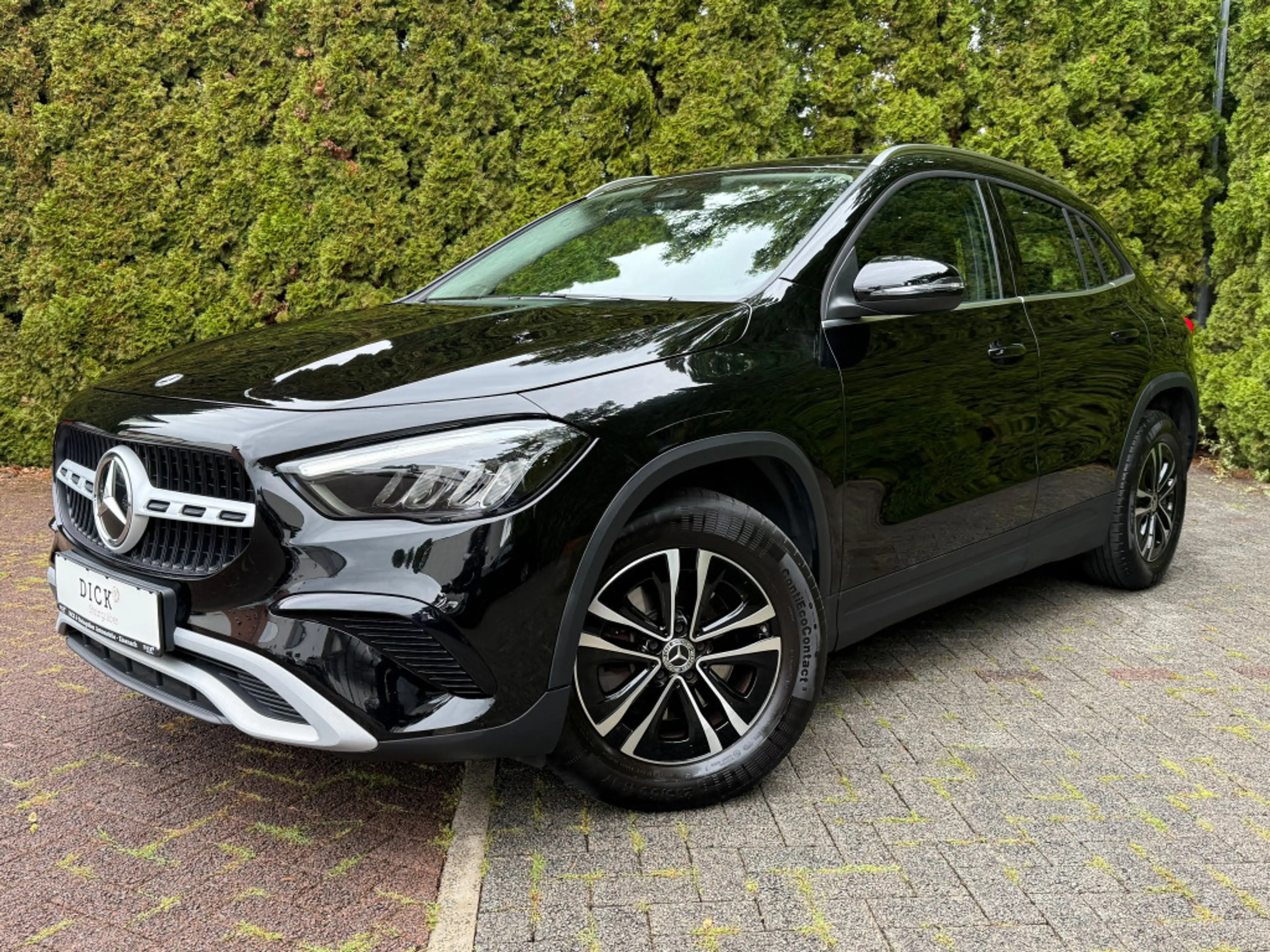 Mercedes-Benz GLA 180 7G LED+MBUX+VIRT+SHZ+KAM+T-LEDER+NAV+DAB — photo 3