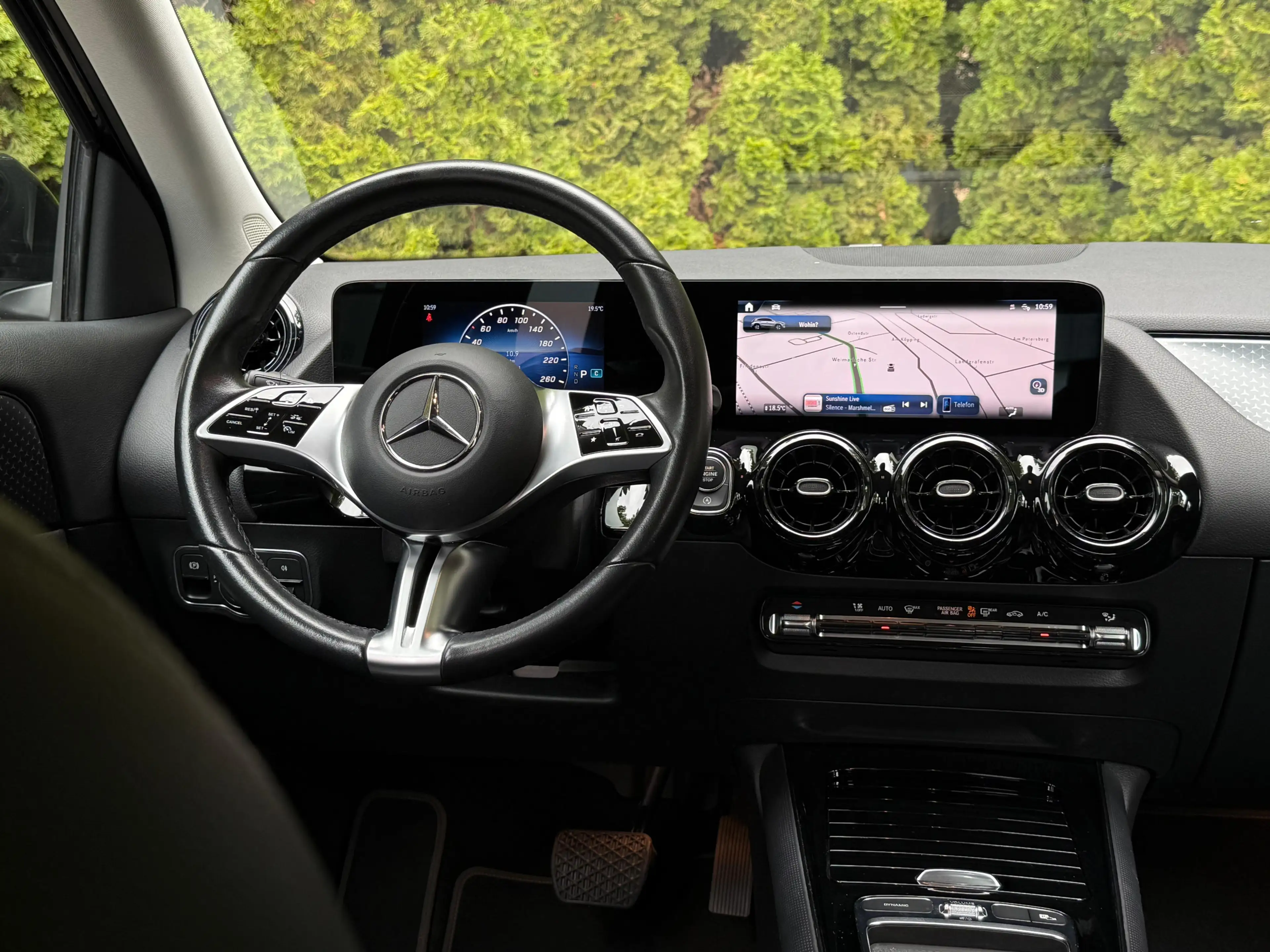 Mercedes-Benz GLA 180 7G LED+MBUX+VIRT+SHZ+KAM+T-LEDER+NAV+DAB — photo 15