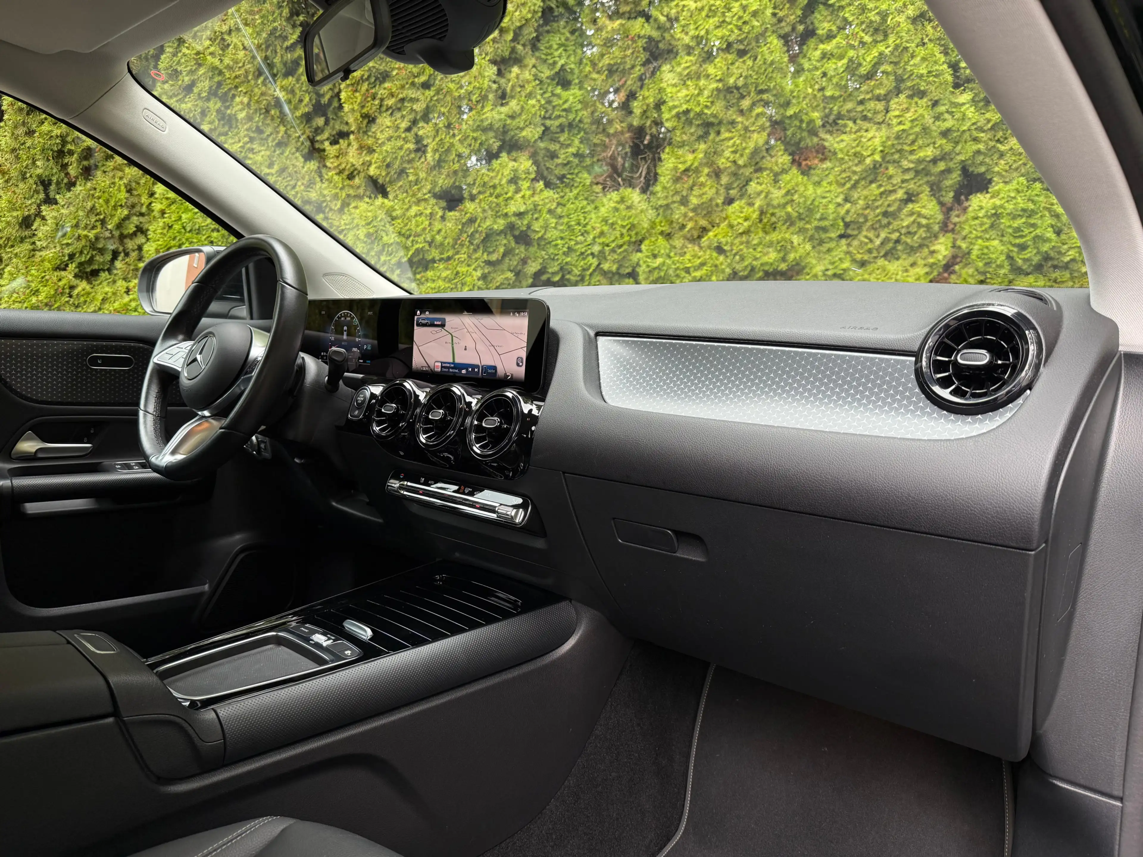 Mercedes-Benz GLA 180 7G LED+MBUX+VIRT+SHZ+KAM+T-LEDER+NAV+DAB — photo 14
