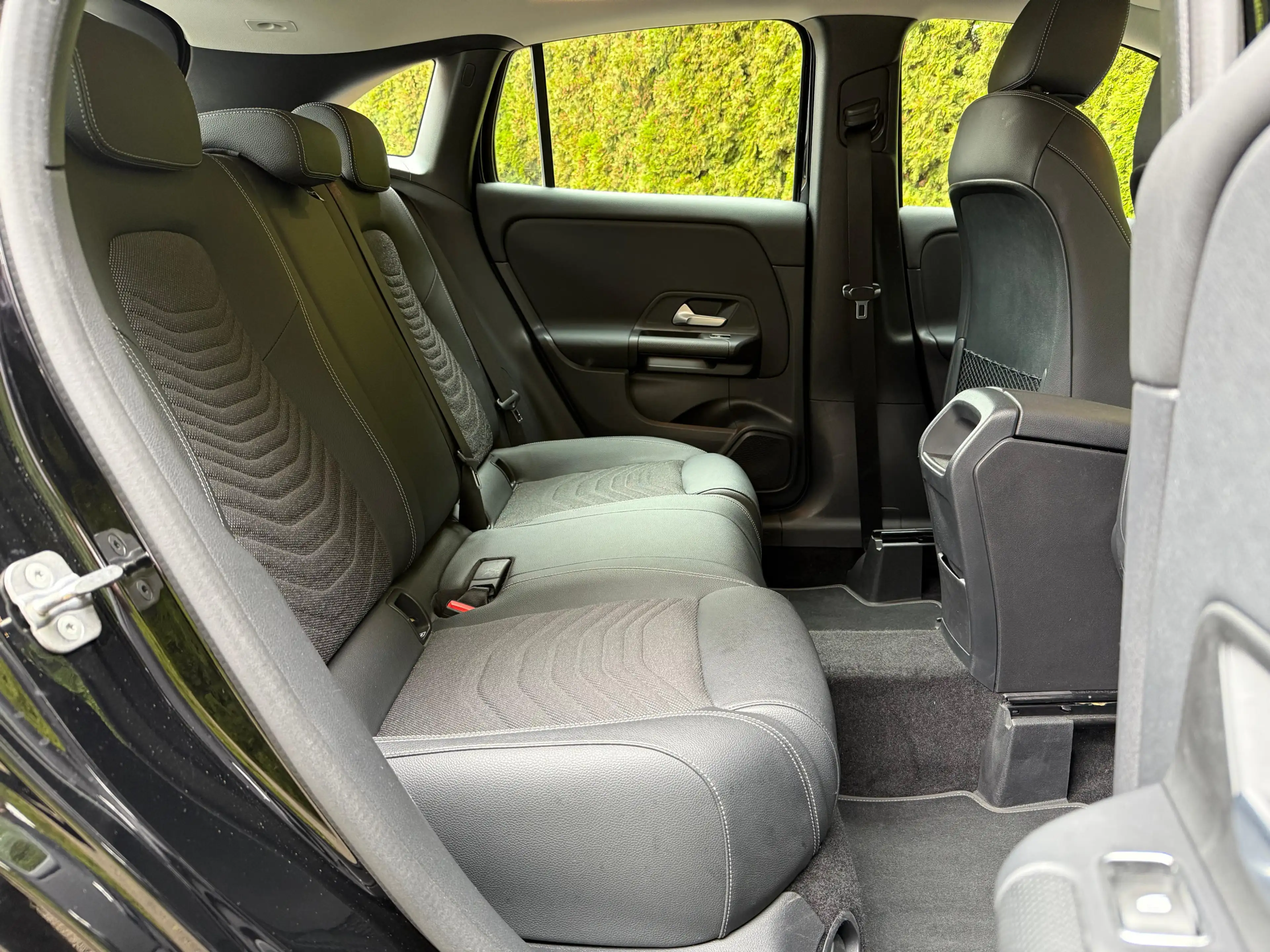 Mercedes-Benz GLA 180 7G LED+MBUX+VIRT+SHZ+KAM+T-LEDER+NAV+DAB — photo 10